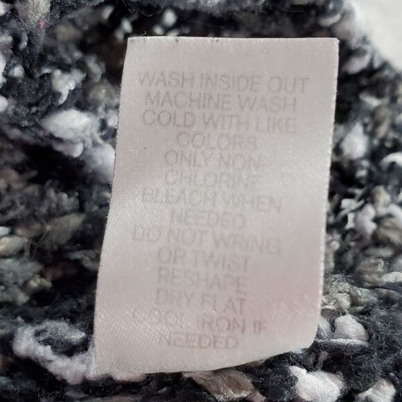 🔹️Charming Charlie Black & White Variegated Sweater Medium - Picture 9 of 9